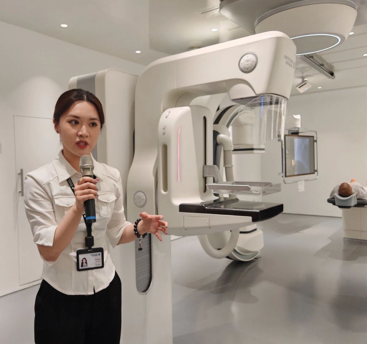 A guide presenting the mammography system in the women's health imaging section