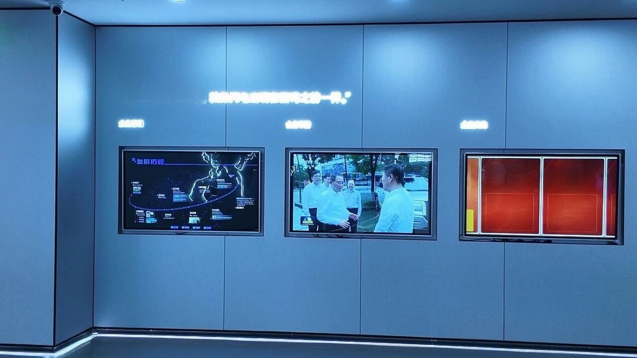 The company history wall in the AISpeech exhibition hall, with displays covering development milestones and major customer recognitions