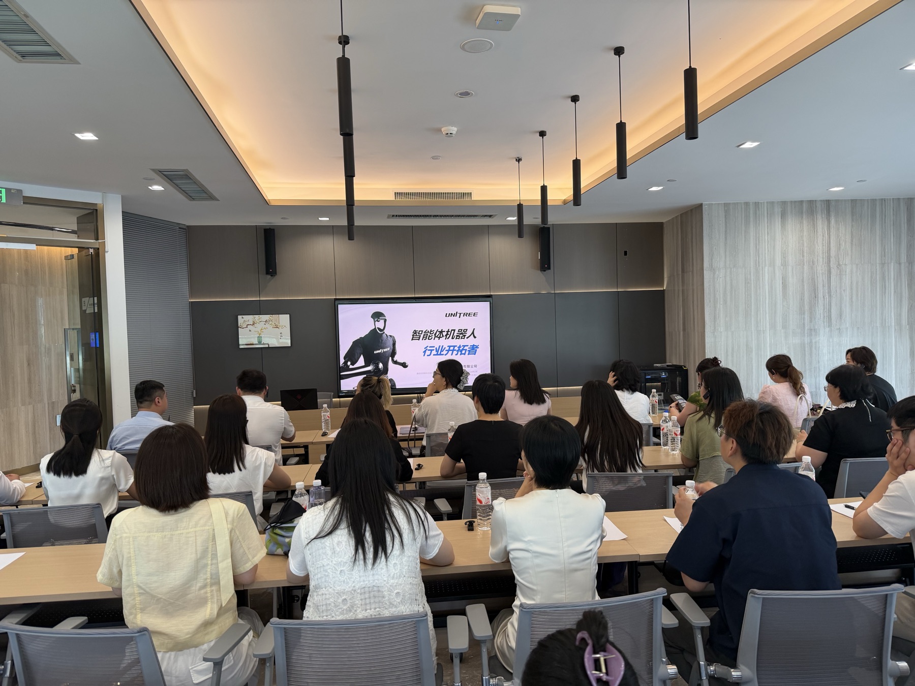Delegation attends a Unitree robotics presentation