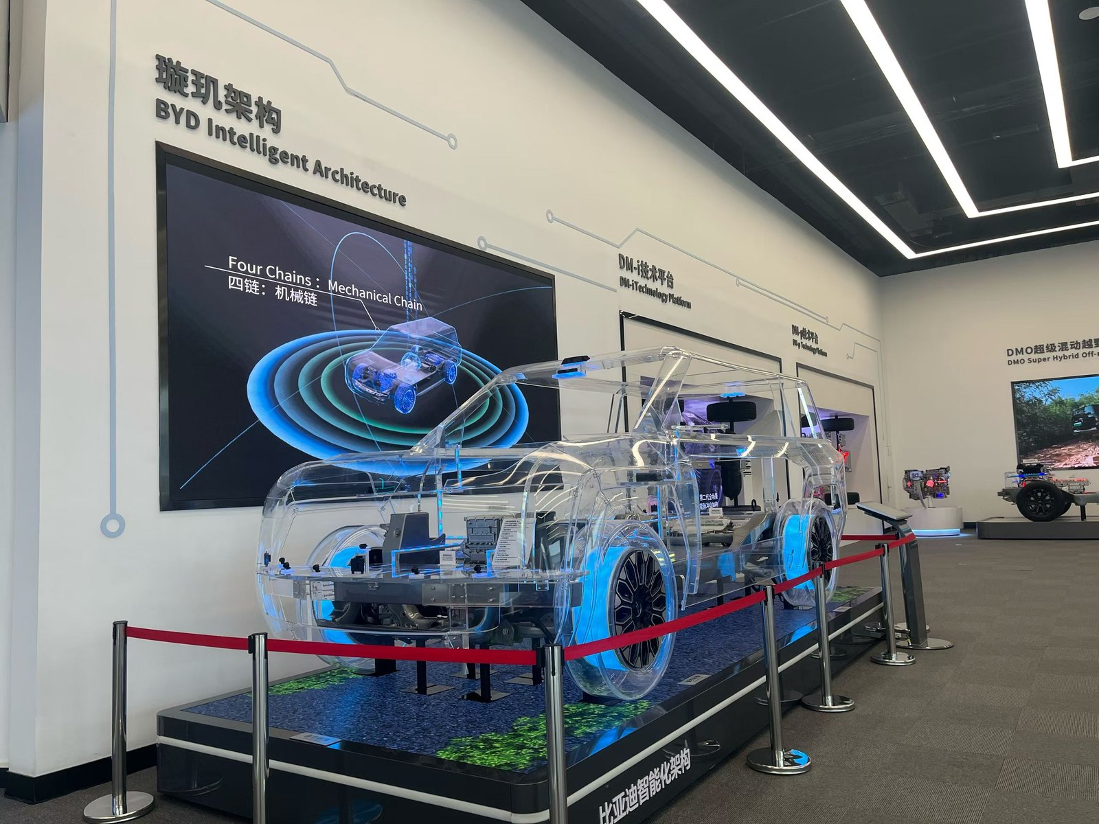 The intelligent driving and vehicle intelligence display at the BYD technology exhibition hall